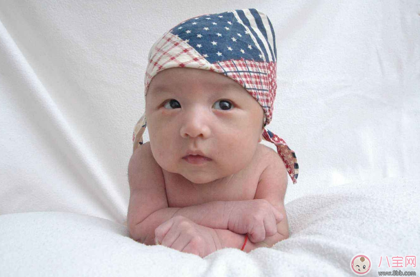 孩子不會抬頭怎么辦 正確訓(xùn)練孩子抬頭的方法 孩子不會抬頭怎么辦 正確訓(xùn)練孩子抬頭的方法