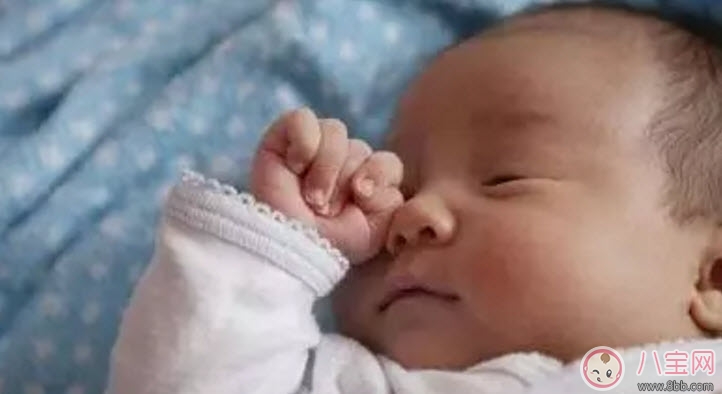 寶寶突然頻繁眨眼睛是怎么回事 寶寶最近頻繁用力眨眼睛是什么原因 寶寶突然頻繁眨眼睛是怎么回事 寶寶最近頻繁用力眨眼睛是什么原因