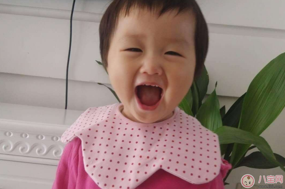 你還在給孩子喂飯嗎 其實(shí)你的喂飯行為會(huì)讓孩子變丑