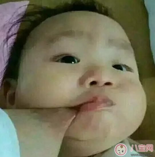 喂奶時(shí)總是被咬乳頭 這個(gè)反應(yīng)讓孩子咬得更兇