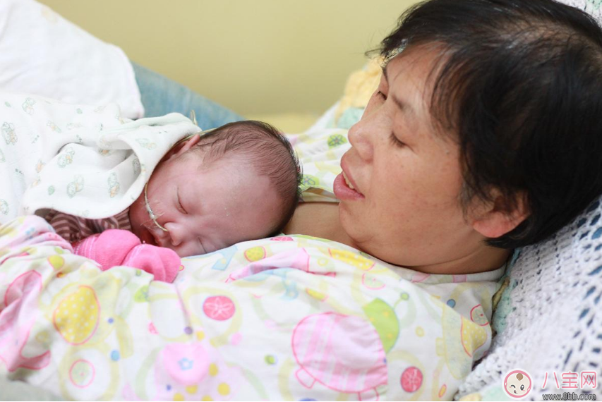 早產(chǎn)寶寶太小怎么照顧 各項(xiàng)注意到一樣是個(gè)健康寶寶 早產(chǎn)寶寶太小怎么照顧 各項(xiàng)注意到一樣是個(gè)健康寶寶