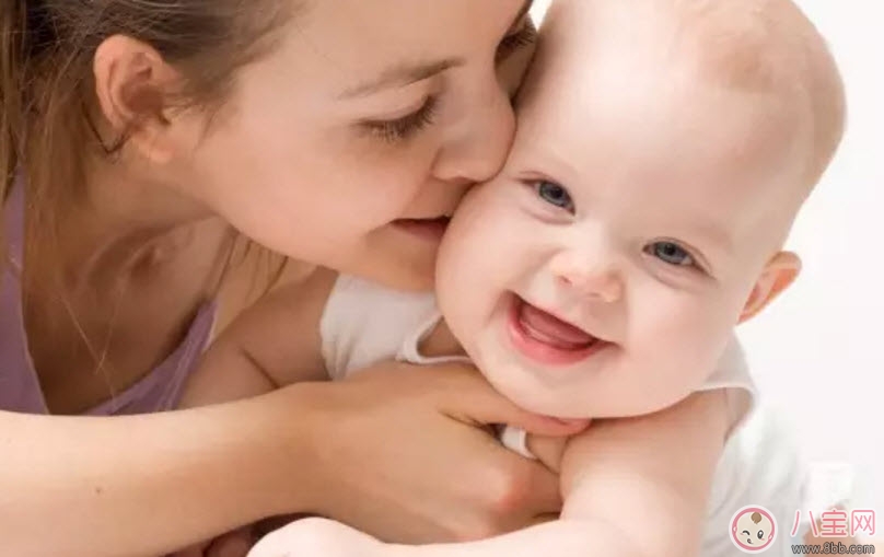 寶寶睡覺(jué)要不要叫醒吃奶 晚上新生兒要叫醒喂奶嗎 寶寶睡覺(jué)要不要叫醒吃奶 晚上新生兒要叫醒喂奶嗎