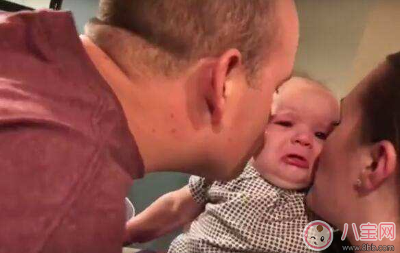 這么做竟然會讓孩子“吃醋” 孩子吃醋怎么辦