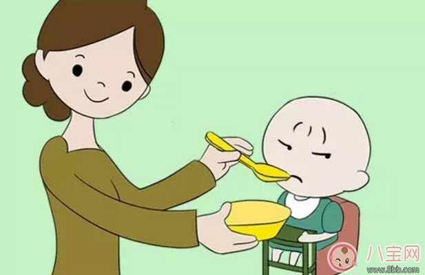 寶寶吐藥后需要補(bǔ)喂嗎 寶寶吐藥怎么辦正確喂藥的姿勢