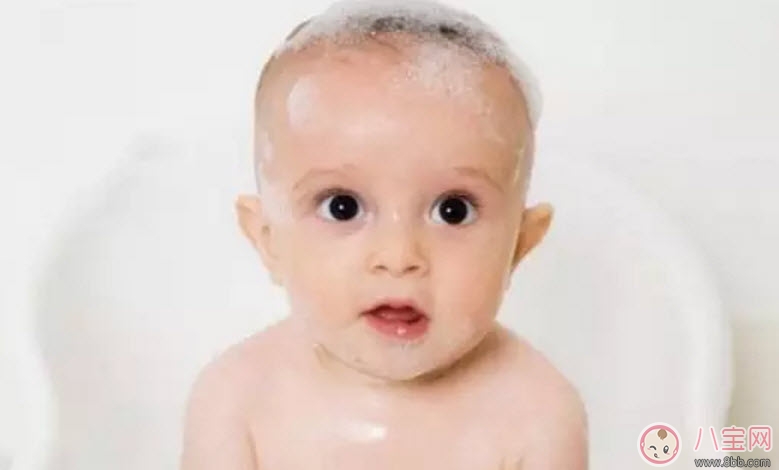 秋天如何給寶寶護(hù)理皮膚 寶寶要不要用護(hù)膚品(如何挑選寶寶護(hù)膚品)