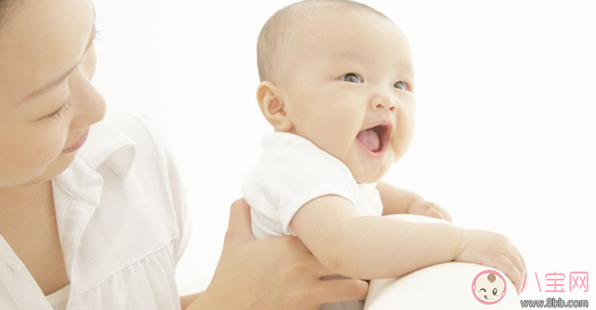 母乳喂養(yǎng)姿勢和技巧2017 正確的母乳喂養(yǎng)方式