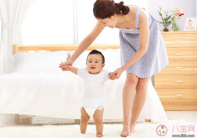 寶寶走路走的早說明寶寶聰明嗎 寶寶走路的正確標準時間是什么時候
