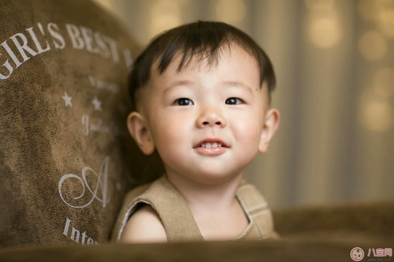 孩子磨牙，是因?yàn)槿扁}嗎？