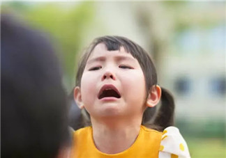 寶寶動(dòng)不動(dòng)就哭怎么辦 寶寶動(dòng)不動(dòng)就哭的解決方法