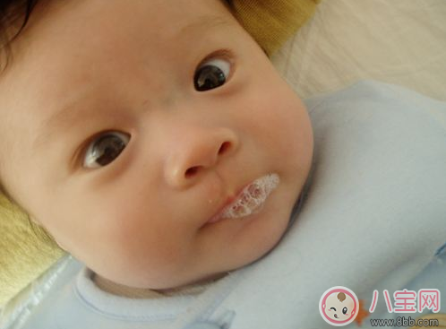 陳冠希瘋狂曬娃可愛寶寶萌翻 孩子吐泡泡是正常的嗎