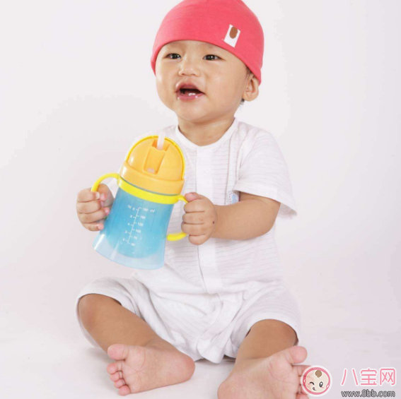 母乳喂養(yǎng)門道大 大多數(shù)人竟不知這樣的母乳不能給孩子吃