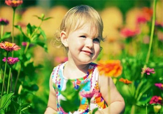 孩子怎么曬太陽好 小寶寶曬太陽方法