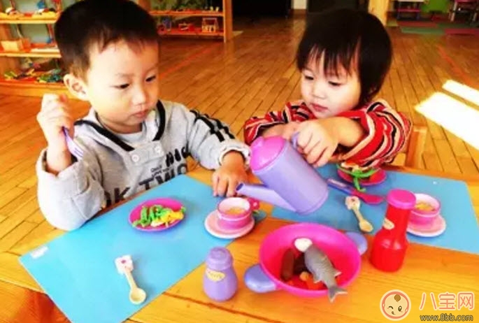 寶寶自言自語怎么回事 小孩子自言自語正常嗎