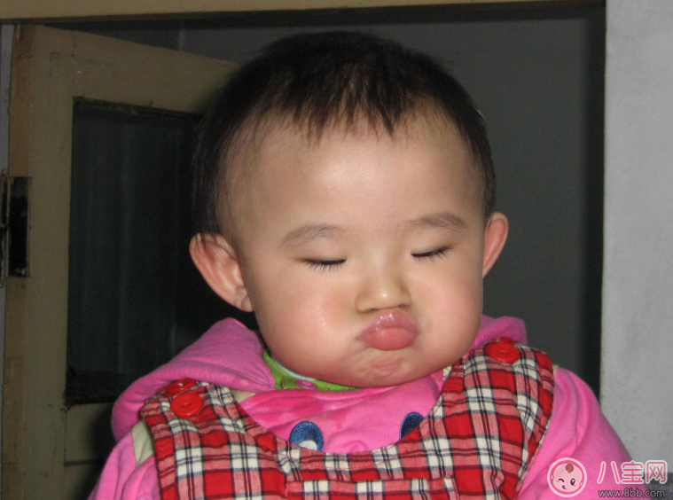 寶寶愛生氣爸爸媽媽怎么應對自如 寶寶生氣解決方法
