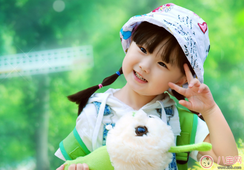 孩子不喜歡打招呼就批評 別把不懂禮貌安在孩子身上 孩子不喜歡打招呼就批評 別把不懂禮貌安在孩子身上