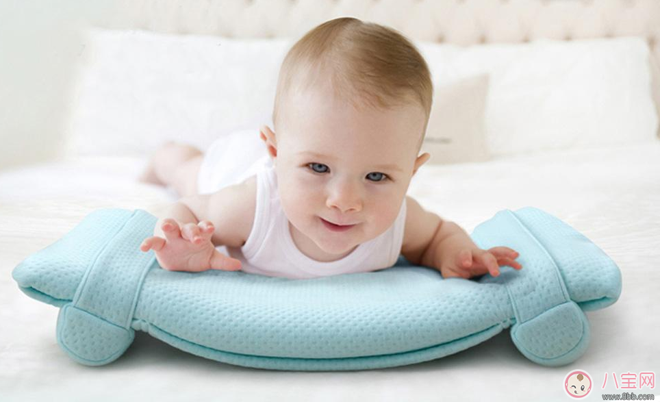 寶寶睡枕頭多大好 什么時(shí)候給寶寶睡枕頭好
