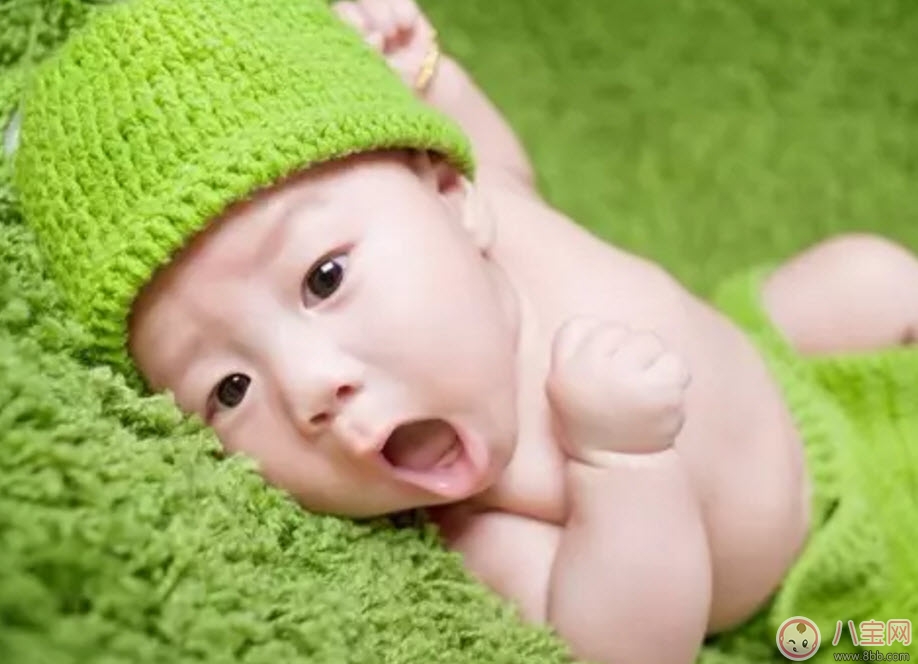 新生兒手腳脫皮要多久 新生兒脫皮怎么護(hù)理(能搽點(diǎn)什么)