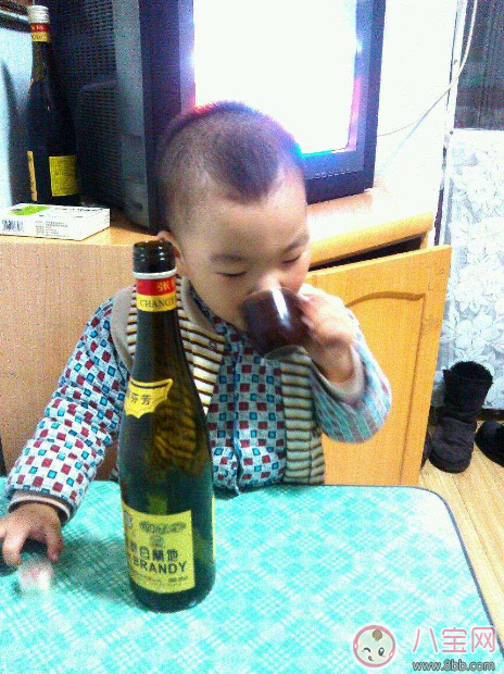 孩子被慫恿喝下半杯白酒進重癥監(jiān)護室 孩子為什么不能喝白酒