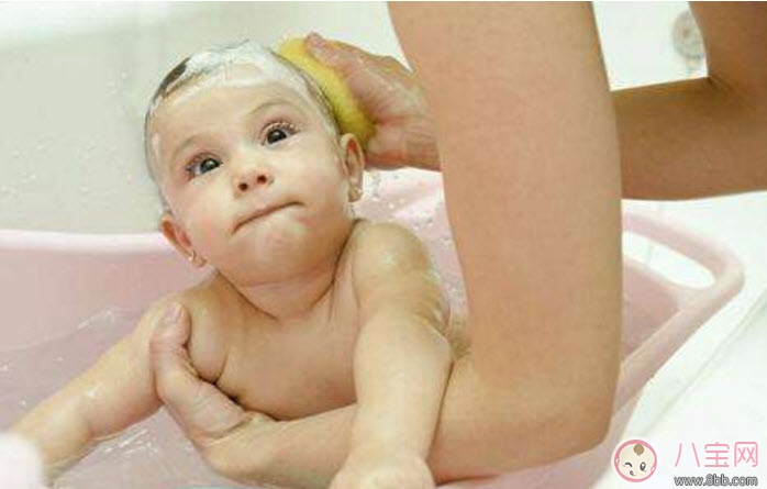 新生兒肚臍可以碰水嗎 新生兒肚臍沒長(zhǎng)好碰水了怎么辦
