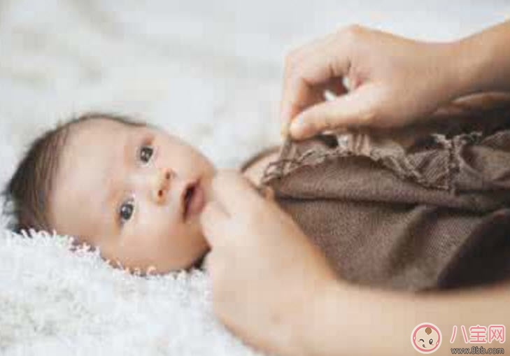 新生兒肚臍可以碰水嗎 新生兒肚臍沒長(zhǎng)好碰水了怎么辦