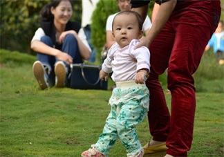 趙文卓luna寶寶學會走路 孩子走路怎么教