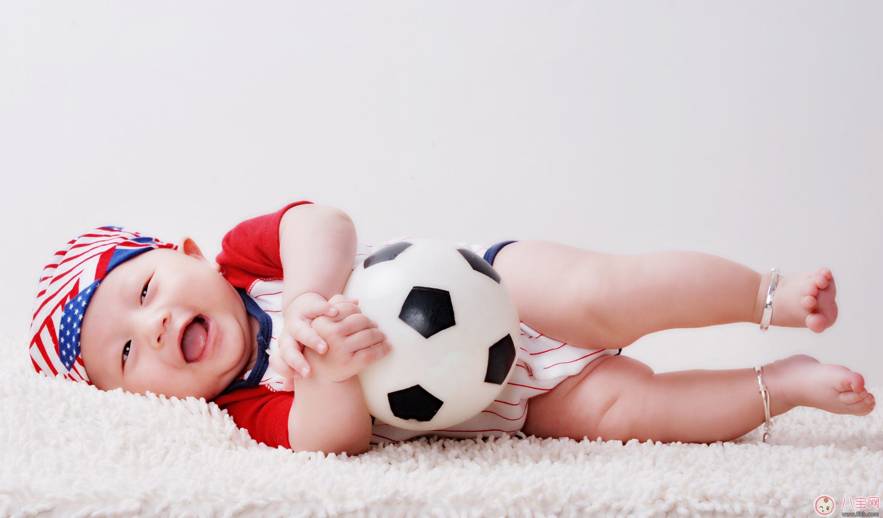 陳冠希榮升女兒奴 如何協(xié)助寶寶翻身