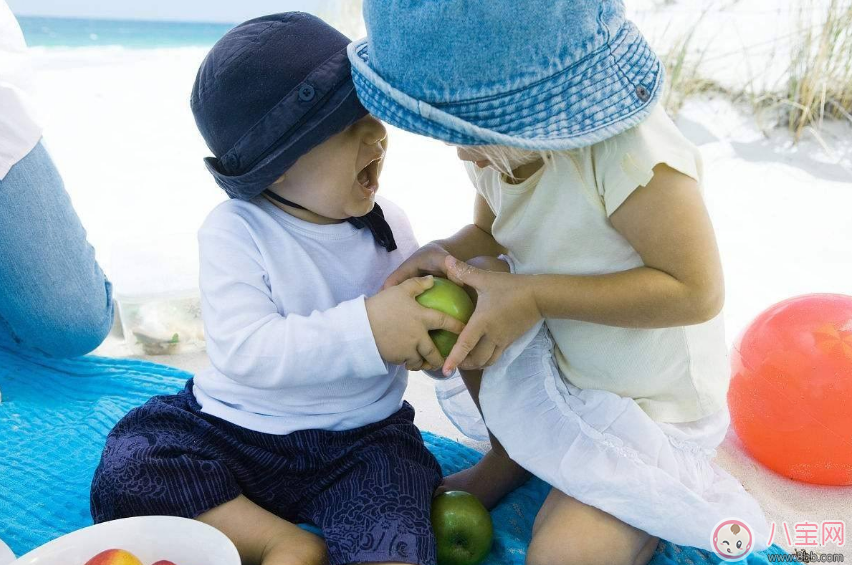 孩子這樣其實(shí)是中暑了 別把中暑當(dāng)發(fā)燒治