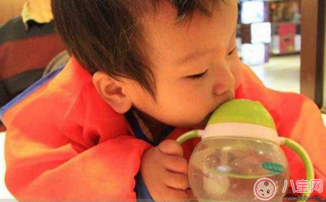 寶寶學飲杯什么時候用 學飲杯怎么選擇比較好