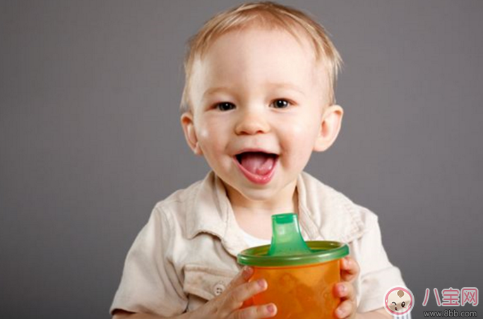 寶寶學飲杯什么時候用 學飲杯怎么選擇比較好