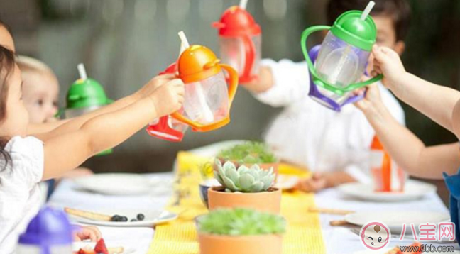 寶寶學飲杯什么時候用 學飲杯怎么選擇比較好