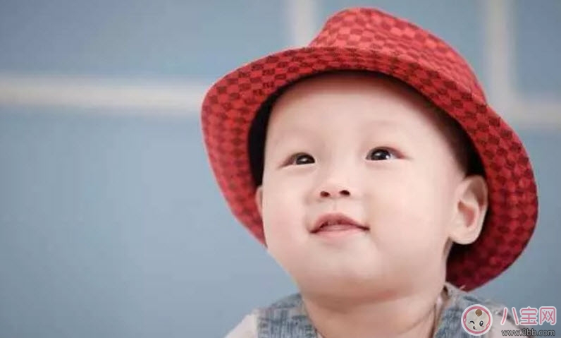 寶寶吐泡泡就是肺炎嗎 寶寶吐泡泡是怎么回事