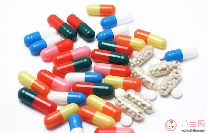 寶寶舌頭白怎么回事 寶寶舌頭白舌苔厚是什么原因(奶漬還是生病了)