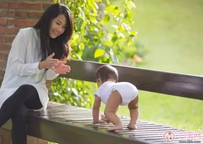 寶寶學(xué)走路的三個(gè)階段 寶寶走路穿什么樣的鞋和褲子 寶寶學(xué)走路的三個(gè)階段 寶寶走路穿什么樣的鞋和褲子