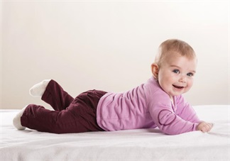 夏天寶寶穿開襠褲真的好嗎 寶寶穿開襠褲危害