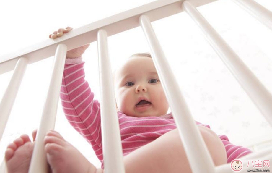 寶寶掉床后應(yīng)該注意什么 孩子掉床了怎么辦(不能馬上抱寶寶) 寶寶掉床后應(yīng)該注意什么 孩子掉床了怎么辦(不能馬上抱寶寶)