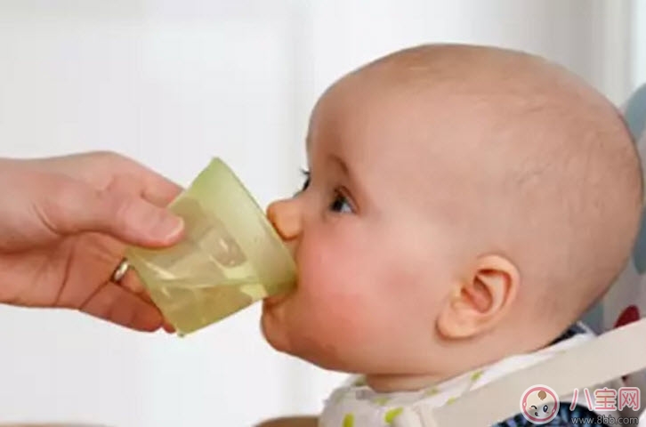 寶寶缺鈉的癥狀 寶寶缺鈉是什么原因(寶寶缺鈉會(huì)怎么樣)