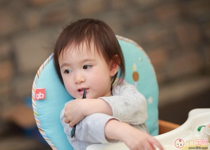 新生兒要用母乳洗臉嗎 如何護理新生兒的臉部肌膚