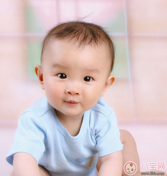 新生兒要用母乳洗臉嗎 如何護理新生兒的臉部肌膚