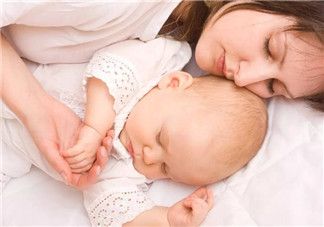 新生兒一直不吃奶的原因 寶寶不吃奶怎么辦