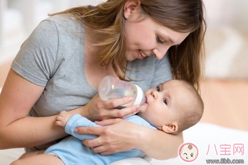 新生兒吃奶不專怎么辦 如何解決吃奶問題