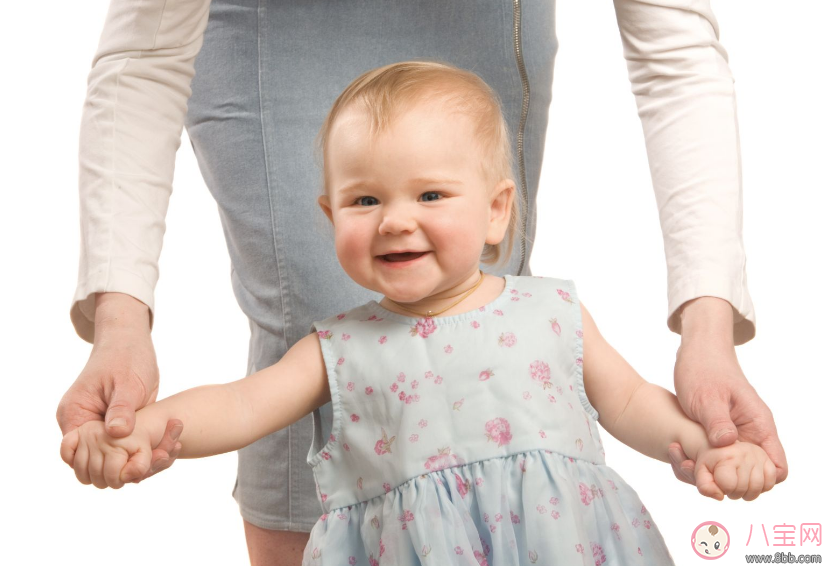 如何教會(huì)孩子獨(dú)立邁步 孩子走路怎么教 如何教會(huì)孩子獨(dú)立邁步 孩子走路怎么教