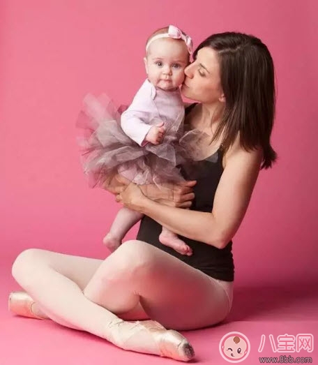 新生兒身體柔軟 應該多抱抱還是要躺著呢