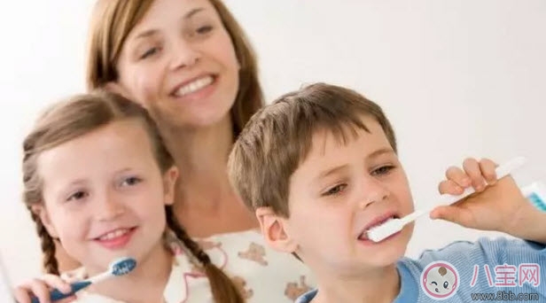 寶寶刷牙的最佳年齡 一歲寶寶怎么刷牙(寶寶不愛(ài)刷牙怎么辦)