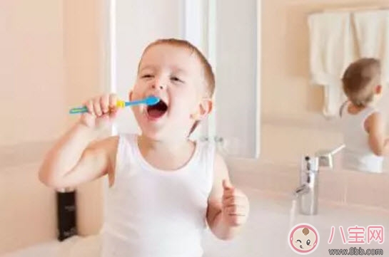 寶寶刷牙的最佳年齡 一歲寶寶怎么刷牙(寶寶不愛(ài)刷牙怎么辦)