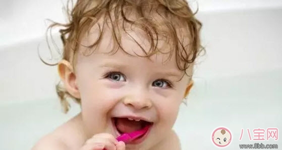 寶寶刷牙的最佳年齡 一歲寶寶怎么刷牙(寶寶不愛(ài)刷牙怎么辦)