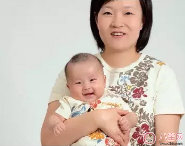 陳曉抱娃姿勢(shì)專業(yè) 什么樣的抱娃姿勢(shì)寶寶最舒服