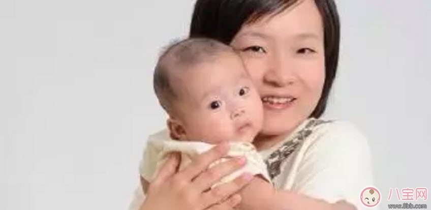 陳曉抱娃姿勢(shì)專業(yè) 什么樣的抱娃姿勢(shì)寶寶最舒服