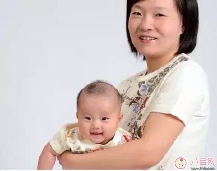 陳曉抱娃姿勢(shì)專業(yè) 什么樣的抱娃姿勢(shì)寶寶最舒服