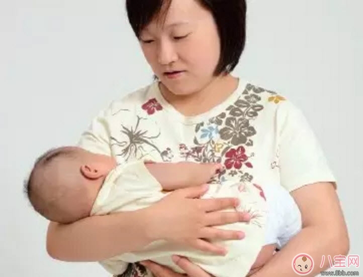 陳曉抱娃姿勢(shì)專業(yè) 什么樣的抱娃姿勢(shì)寶寶最舒服