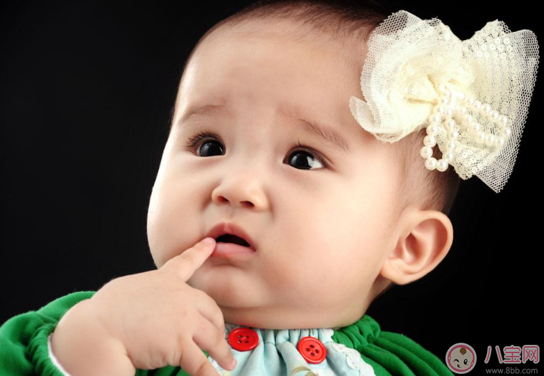 孩子愛吃手指代表什么 怎么讓孩子戒掉吃手指